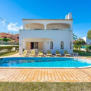 https://villa-noras.hotelaalgarve.com
