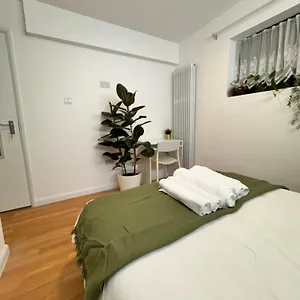 https://luxury-2-bhk-in-canary-wharf.brighton-hotels-england.com