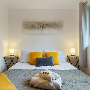 https://cosy-canary-wharf-house.brighton-hotels-england.com